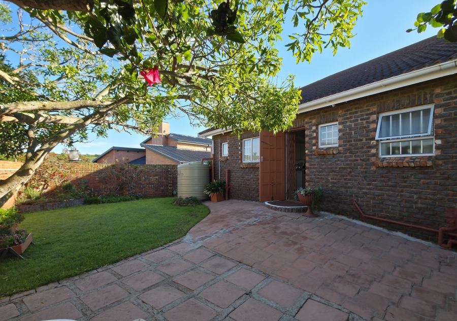 3 Bedroom Property for Sale in Wavecrest Eastern Cape
